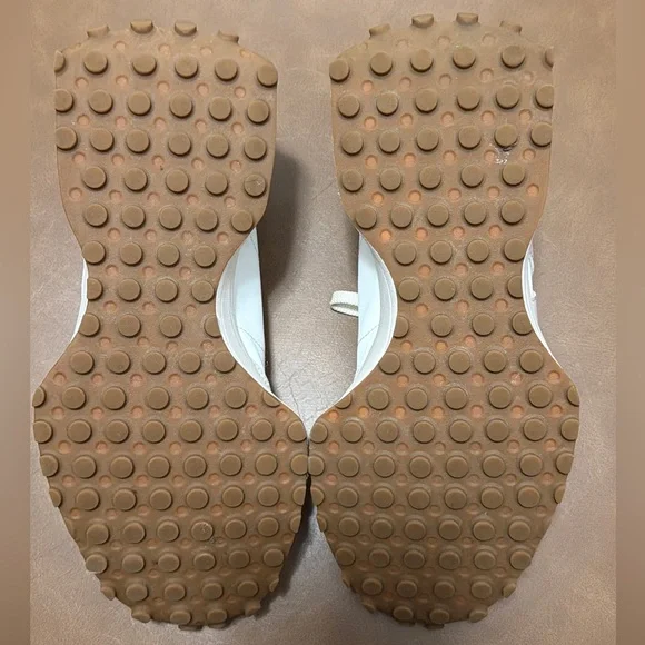 New Balance Women's Sneakers in Pink and Cream Worn maybe 3 times. Like New! - Picture 6 of 8